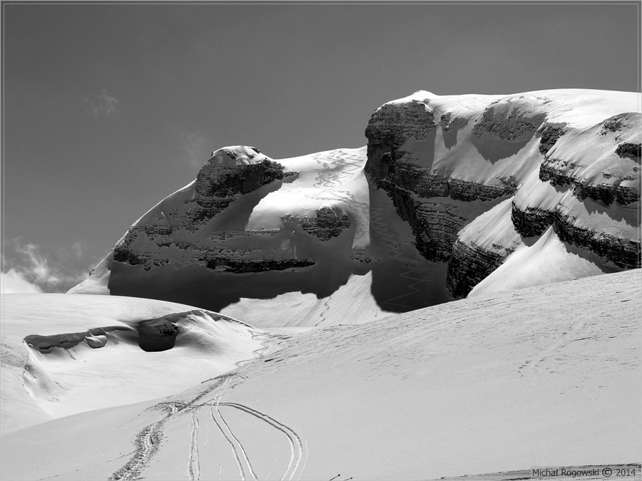 Free skiing over Passo Groste